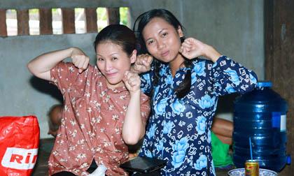 Danh hài Kiều Linh hội ngộ diễn viên Kim Va