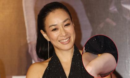 Sao nữ 42 tuổi Chung Lệ Đề "vật lộn" với váy cũn cỡn