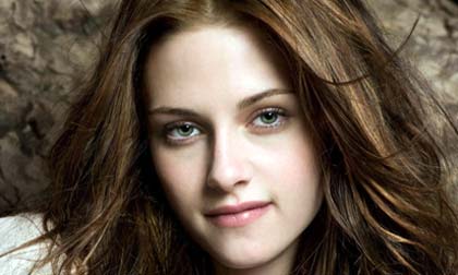 Người đẹp “Chạng vạng” vượt mặt Angelina Jolie