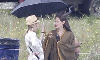 Nóng hổi hình ảnh "phù thuỷ" Angelina Jolie mọc sừng