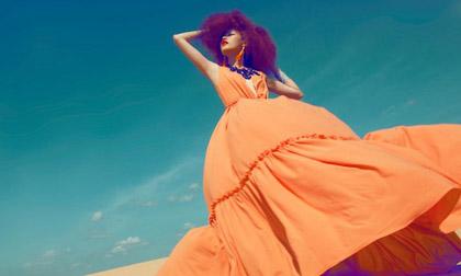 Tuyết Lan cá tính và rực lửa giữa miền cát