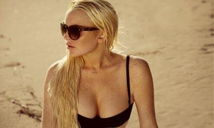 Hết “trật” ngực, Lindsay Lohan lại khoe vòng một đẫy đà