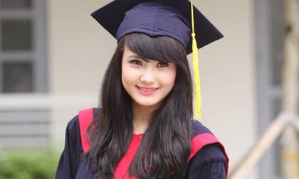 Các hot girl rạng rỡ trong áo cử nhân
