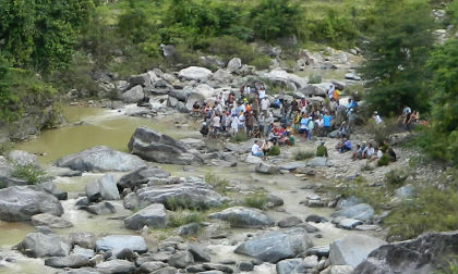 Lạnh sống lưng phát hiện 2 xác chết dưới suối