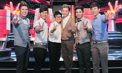 Các chàng trai V.music đồng hành cùng thí sinh The Voice