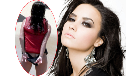 Những Sao vô duyên lộ khe mông