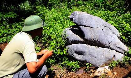 Giải mã bí ẩn hòn đá "đòi ăn… thịt người" và giếng nước thần
