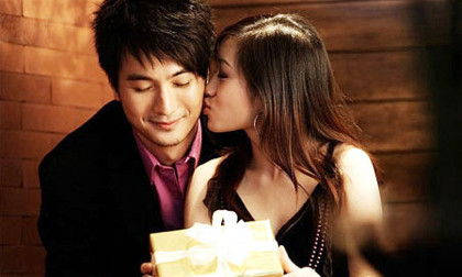 Đã nghèo, chồng lại mang tiền cho gái