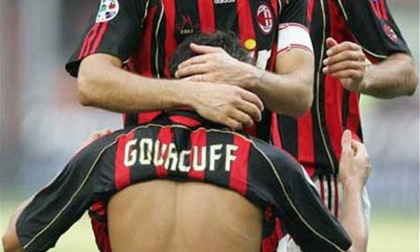 Những 'trò lố khó đỡ' của các sao bóng đá (phần 3)