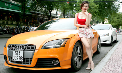 Hà Vy bạt phố cùng trai đẹp bên xe Audi