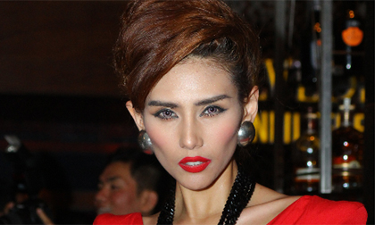 Hoàng Yến 'hốc hác, trơ xương' vì make up và góc chụp?