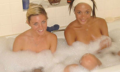 Những pha ‘lộ hàng’ nhớ đời của WAGs