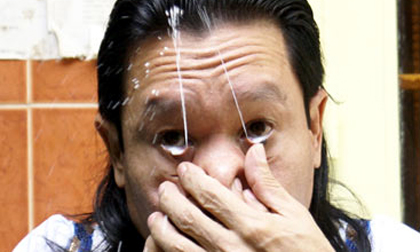 Người Việt phun sữa, nước bằng mắt xa nhất