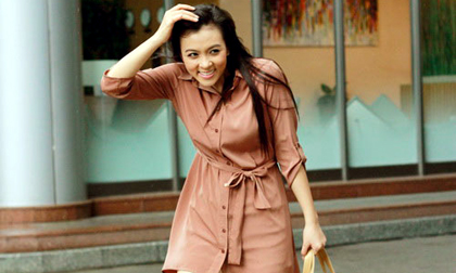 Hoa Di Linh ra đường quên... mặc quần?!