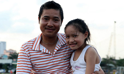 "Tóm" Hồng Sơn đi chợ, trông con