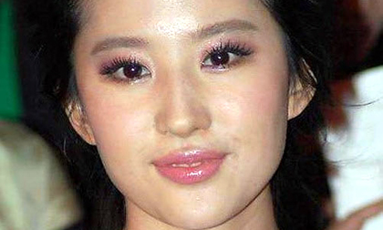 Sao Hoa ngữ mặt bóng nhẫy kém xinh