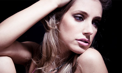 Lộ diện cô bồ hấp dẫn của Giovani Dos Santos