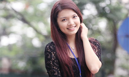 Bắt gặp Hoa khôi đi trông thi đại học