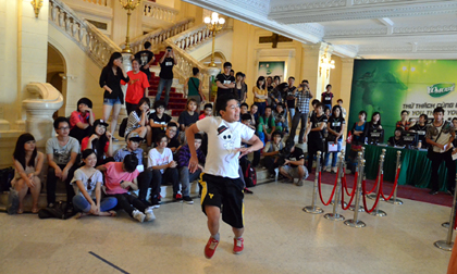 Giới trẻ náo nhiệt tại "Thử thách cùng bước nhảy" ngày thứ 2