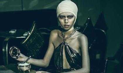 "Kate Moss Việt Nam" diện đồ hiệu, ngồi xe lăn trong viện