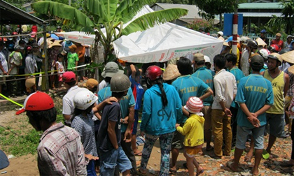 Xác hai mẹ con bị cột vào nhau trên sông