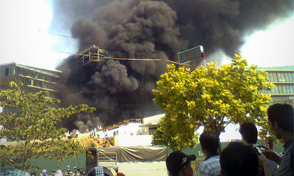 Video: Cháy lớn tại khách sạn 5 sao sau Trung tâm Hội nghị Quốc gia