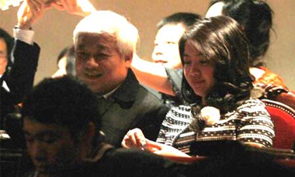 Chộp ảnh 'tình củm' hiếm hoi của bầu Kiên