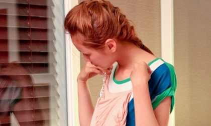 Next Top 2012: "Lọ lem" Hồng Tâm luống cuống mượn đầm đi dự tiệc