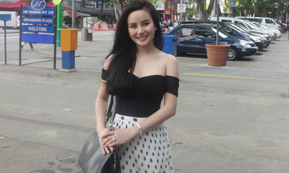 Vy Oanh điệu đà du lịch Singapore