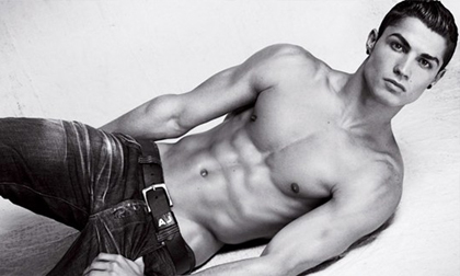 Bồ cũ đại chiến vì CR7