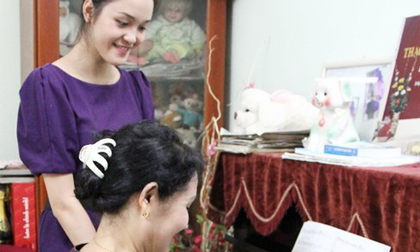 Thăm nhà tập thể "đơn sơ" của Á hậu Hoàng Anh