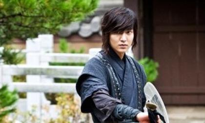 Lee Min Ho đánh đấm vô cùng lãng tử