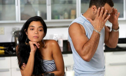 Vợ tôi có nhu cầu "gần gũi" quá đà