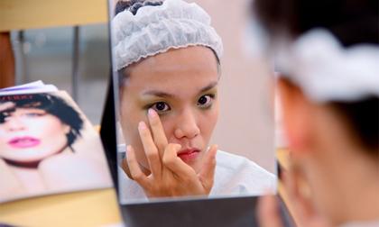Dàn chân dài Vietnam's Next Top trổ tài makeup nhanh