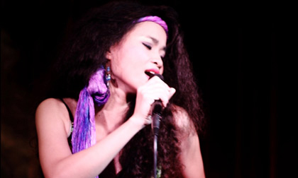 Đồng Lan "phiêu hết cỡ" trong đêm minishow đầu đời