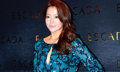 Kim Hee Sun đẹp rạng ngời tại sự kiện với váy lấp lánh