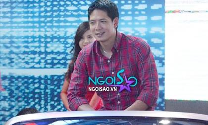 Bình Minh phong độ bên xế hộp cùng dàn chân dài vây quanh