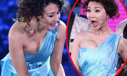 A Đóa 'o bế' vòng một như muốn 'văng' ra ngoài