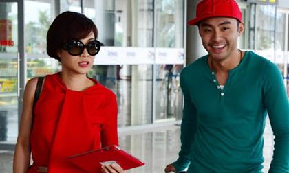 Uyên Linh mặc váy đỏ nổi bật tại sân bay Đà Nẵng