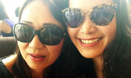 Thùy Dung và mẹ đọ "độ ngầu" với kính đen