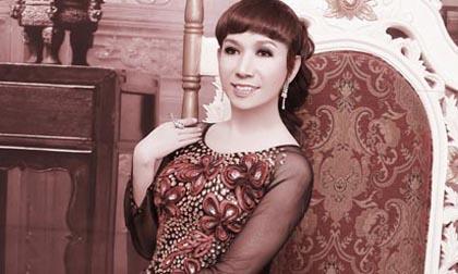 Long Nhật lại diện áo dài "nhái" thần tượng Lê Khanh