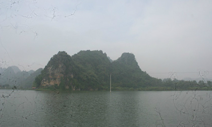 Ngắm "vịnh Hạ Long" đẹp đến mê hồn giữa lòng Hà Nội