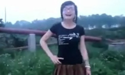 Dân mạng 'ném đá' clip cô gái hát nhạc chế về trường mầm non trung ương