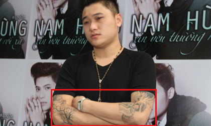 Duy Khánh diện hình xăm "khủng" dự họp báo 'Sao Mai' Nam Hùng