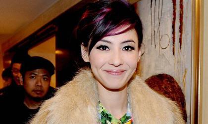 Bà mẹ hai con Trương Bá Chi ngày càng trẻ trung