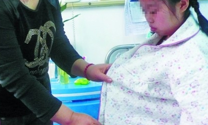Cô gái mang “bụng bầu” 15 năm