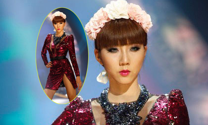 Ngọc Quyên lộ khe hở "thót tim"