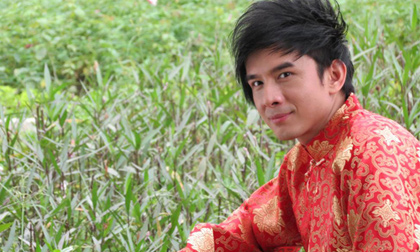 Đan Trường "hóa chàng Ngốc" với đầu nhím mới đón Xuân