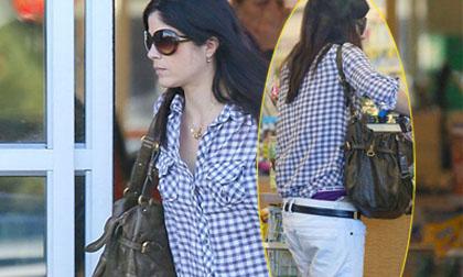 Người đẹp Hollywood cẩu thả mặc độn quần nhỏ ra ngoài