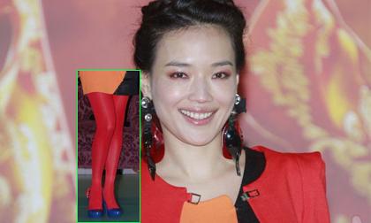 Thư Kỳ "hai lúa" vì thời trang loè loẹt